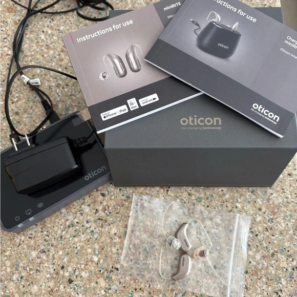 ICON Rechargeable Hearing Aids with Charger - Picture 4 of 5
